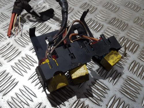 fuse-box-renault-espace-ii-js63_-1991-1992-1993-1994-1995-1996-1997-33499957 main image