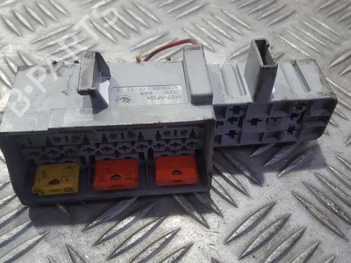 fuse-box-renault-scenic-ii-jm01_-2003-2004-2005-2006-2007-2008-2009-2010-33486639 main image