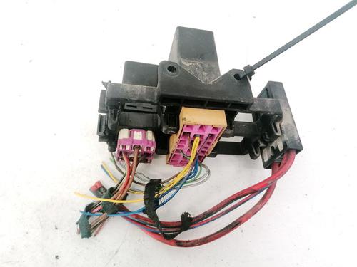 Used Fuse box AUDI A6 C4 (4A2) 2.5 TDI (140 hp) 32910481
