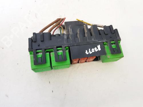 Used Fuse box Fuse box PEUGEOT 406 (8B) 2.0 HDI 90 (90 hp) 32877283 32877283