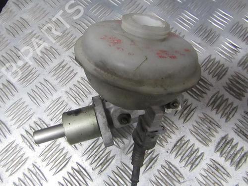 Used Brake master cylinder Brake master cylinder AUDI 80 B4 Saloon (8C2) 2.0 E (115 hp) 35667098 35667098