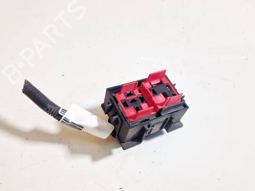 Used Fuse box FORD TRANSIT Van (FA_ _) 2.0 DI (FAE_, FAF_, FAG_) (75 hp) 32584102