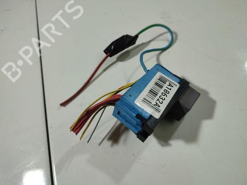 Used Fuse box Fuse box RENAULT SCÉNIC II (JM0/1_) 1.9 dCi (JM0G, JM12, JM1G, JM2C) (120 hp) 32551359 32551359