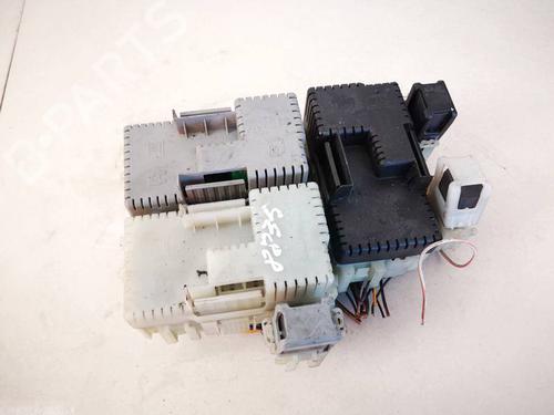 Used Fuse box Fuse box FORD MONDEO IV (BA7) 1.8 TDCi (125 hp) 32932891 32932891