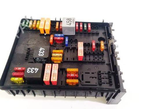 Used Fuse box Fuse box VW TOURAN (1T1, 1T2) 1.9 TDI (100 hp) 32621921 32621921