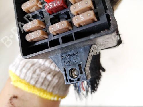 Fuse box SKODA FABIA II (542) 1.9 TDI | BP32949991E1 - Image 3