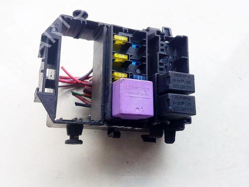 Used Fuse box Fuse box RENAULT LAGUNA II (BG0/1_) 2.2 dCi (BG0F) (150 hp) 33526527 33526527