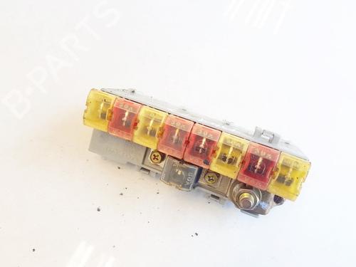 Used Fuse box Fuse box VOLVO V70 I (875, 876) 2.5 TDI (140 hp) 33525775 33525775