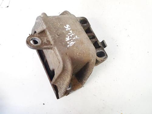 Used Engine mount Engine mount VW GOLF IV (1J1) 1.6 (100 hp) 32888440 32888440