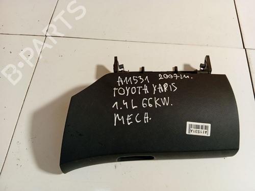 Guantera Guantera TOYOTA YARIS (_P9_) 1.4 D-4D (NLP90_, NLP90R) (90 hp) 36906518 36906518