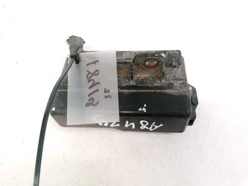 Used Fuse box Fuse box 32918181 32918181