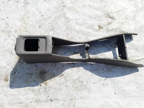 Used Armrest / Center console Armrest / Center console SUBARU FORESTER (SF_) 2.0 AWD (SF5) (125 hp) 35391675 35391675