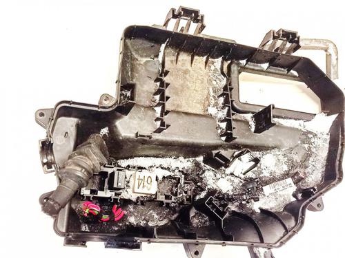 Fuse box AUDI A6 C6 (4F2) 2.7 TDI | BP33109892E1 - Image 2