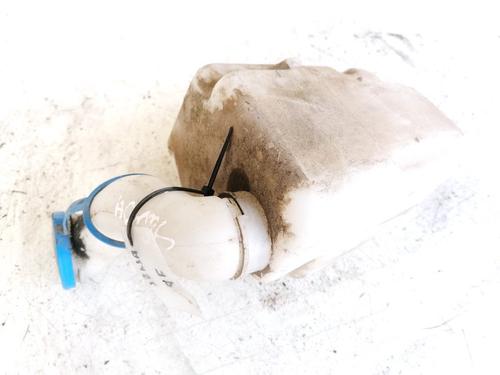windscreen-washer-tank-audi-80-b4-saloon-8c2-1991-1992-1993-1994-1995-35598098 main image