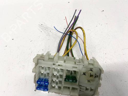 Used Fuse box Fuse box FORD MONDEO IV (BA7) 1.8 TDCi (125 hp) 32582048 32582048