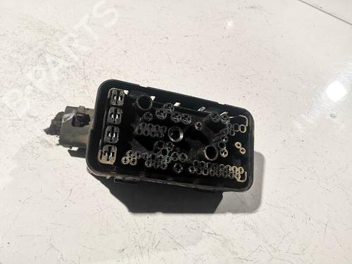Used Fuse box Fuse box 32562537 32562537