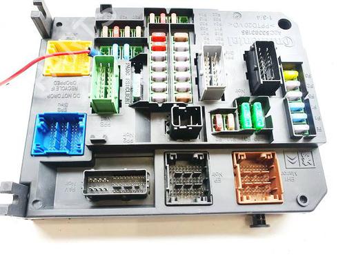 Used Fuse box Fuse box CITROËN C4 Picasso II 1.6 HDi / BlueHDi 115 (115 hp) 32573837 32573837