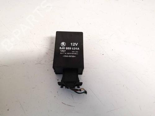 Used Electronic module SKODA ROOMSTER (5J7) 1.4 TDI (70 hp) 32586735
