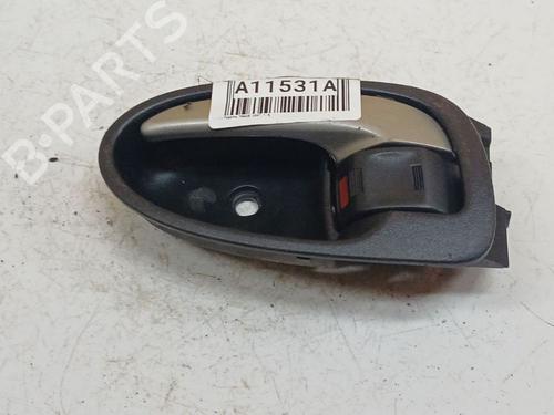 Venstre fortil invendig håndtag Venstre fortil invendig håndtag TOYOTA YARIS (_P9_) 1.4 D-4D (NLP90_, NLP90R) (90 hp) 36896371 36896371