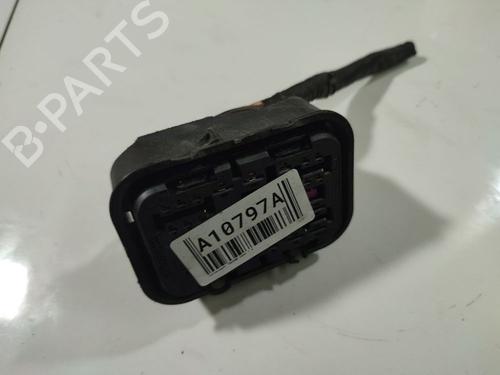 Used Fuse box Fuse box 32555501 32555501