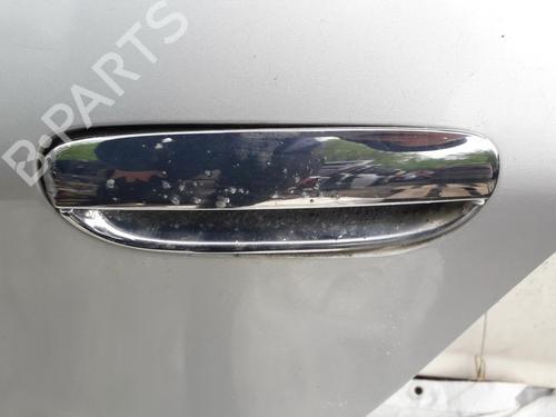 Venstre bagtil udvendigt håndtag Venstre bagtil udvendigt håndtag ALFA ROMEO 166 (936_) 2.4 JTD (936A2A__) (136 hp) 35614496 35614496