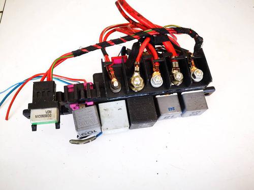 Used Fuse box Fuse box VW BORA I (1J2) 1.9 TDI (115 hp) 32577729 32577729