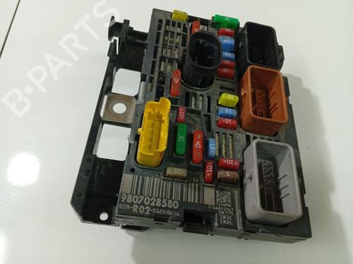Fuse box CITROËN C5 III (RD_) 2.0 HDi (RDRHD8, RDRHDJ, RDRHR8, RDRHRJ) | BP32537028E1