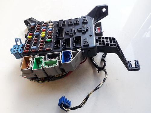 Used Fuse box Fuse box FORD MONDEO III (B5Y) 2.0 16V TDDi / TDCi (115 hp) 33527076 33527076