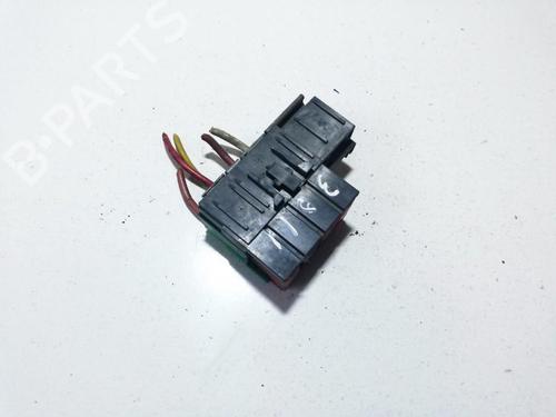 Used Fuse box Fuse box PEUGEOT 406 (8B) 2.0 HDI 110 (109 hp) 33505465 33505465