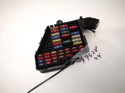 Used Fuse box Fuse box VW GOLF IV (1J1) 1.9 SDI (68 hp) 32889869 32889869