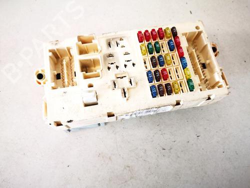 Used Fuse box Fuse box FIAT STILO (192_) 1.9 JTD (192_XE1A) (115 hp) 33081695 33081695