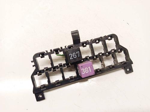 fuse-box-audi-a4-b5-8d2-1994-1995-1996-1997-1998-1999-2000-2001-32539035 main image