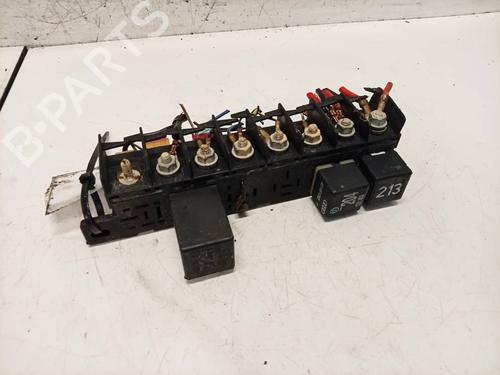 Used Fuse box Fuse box 33492984 33492984