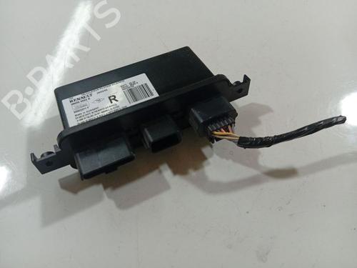 Used Electronic module RENAULT GRAND SCÉNIC II (JM0/1_) 1.9 dCi (JM14) (131 hp) 32538220