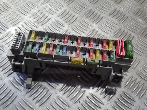 Used Fuse box Fuse box OPEL CORSA B (S93) 1.0 i 12V (F08, F68, M68) (54 hp) 33486182 33486182