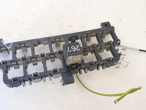 fuse-box-audi-a4-b5-8d2-1994-1995-1996-1997-1998-1999-2000-2001-32881230 main image