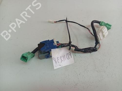 Used Fuse box Fuse box 38974364 38974364