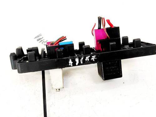 fuse-box-vw-golf-v-1k1-2003-2004-2005-2006-2007-2008-2009-2010-32947761 main image