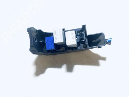 Used Fuse box Fuse box TOYOTA AURIS (_E15_) 2.0 D-4D (ADE150_, ADE150R) (126 hp) 33085332 33085332