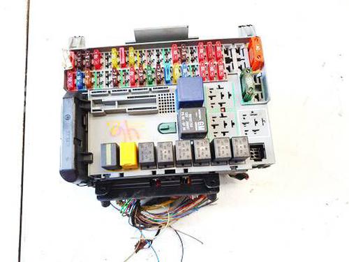 Used Fuse box Fuse box 32567826 32567826