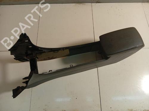Used Armrest / Center console Armrest / Center console MAZDA 3 (BL) 2.2 MZR CD (BL10) (185 hp) 36686171 36686171