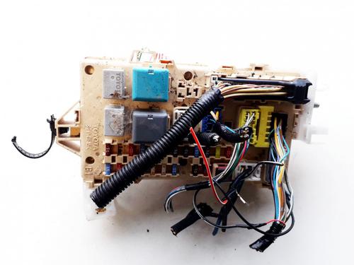 Used Fuse box Fuse box TOYOTA COROLLA Verso (ZER_, ZZE12_, R1_) 2.2 D-4D (AUR10_, AUR10R) (177 hp) 33530279 33530279