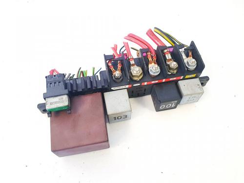 Used Fuse box Fuse box VW GOLF IV (1J1) 1.9 TDI (90 hp) 32909411 32909411