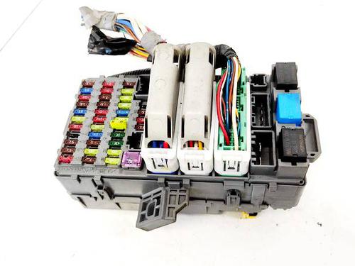 Used Fuse box Fuse box 32952662 32952662