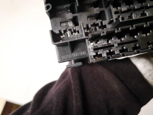 Fuse box RENAULT LAGUNA III (BT0/1) 1.5 dCi (BT00, BT0A, BT0T, BT1J) | BP32625243E1 - Image 3