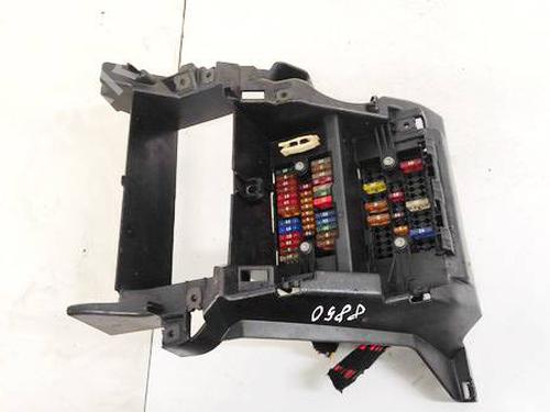 Used Fuse box VW TRANSPORTER T5 Van (7HA, 7HH, 7EA, 7EH) 2.5 TDI (130 hp) 32932946