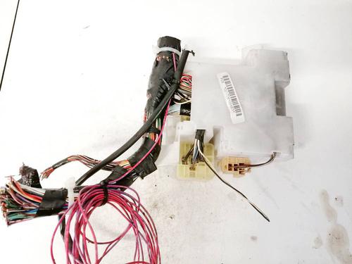 Used Fuse box Fuse box TOYOTA COROLLA (_E12_) 2.0 D-4D (CDE120R, CDE120L_) (110 hp) 32597933 32597933