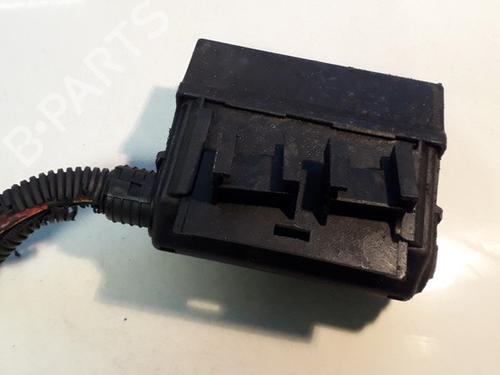 Used Fuse box Fuse box OPEL VECTRA B Estate (J96) 2.2 DTI 16V (F35) (125 hp) 33513326 33513326