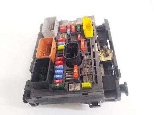 Used Fuse box Fuse box CITROËN C5 III (RD_) 2.0 HDi 140 (RDRHF8, RDRHFA, RDRHA8, RDRHAJ) (140 hp) 32601587 32601587