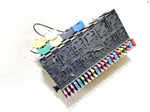 Used Fuse box Fuse box VW VENTO (1H2) 1.9 TDI (90 hp) 33072651 33072651